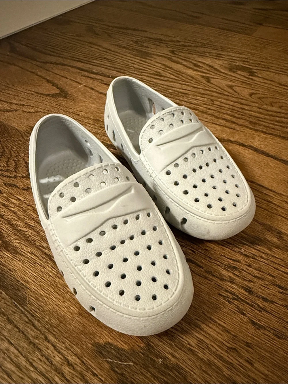 Floafers Light Gray and Yellow Bottom Size 8 toddler